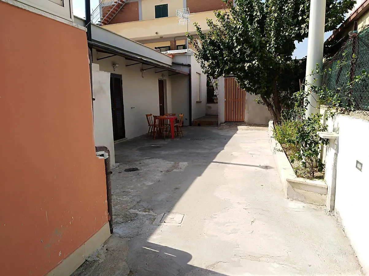 La Maison Di Domenico E Gioconda Fiumicino Italy